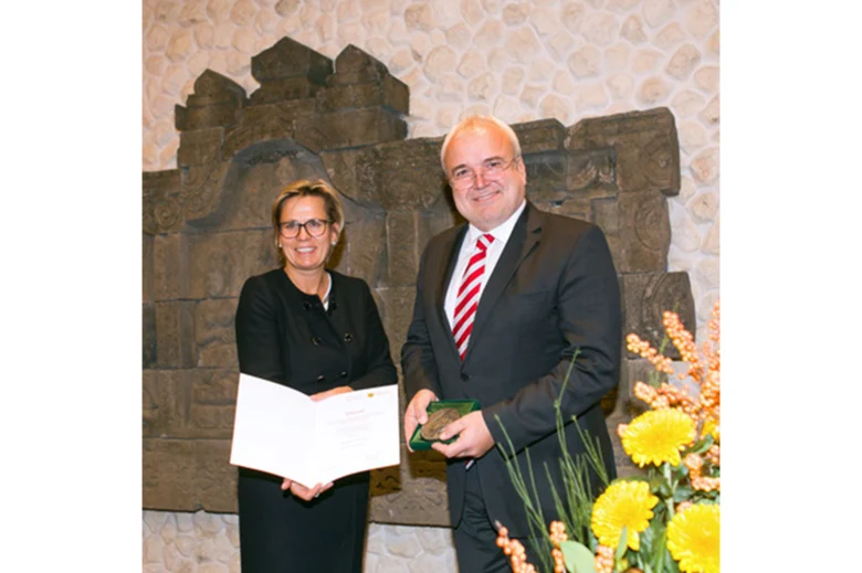 Die ehemalige Sozialministerin Barbara Klepsch mit Prof. Dr. Jörg Junhold, Direktor des Zoos Leipzig